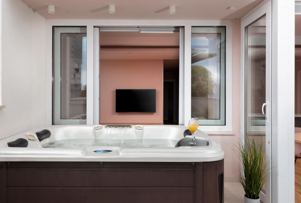 Glow Luxury Apartment With Terrace And Jacuzzi Split Eksteriør bilde